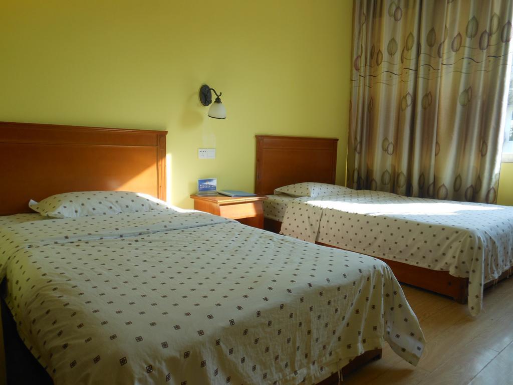 Yangshuo Travellers Land Youth Hostel Exterior photo